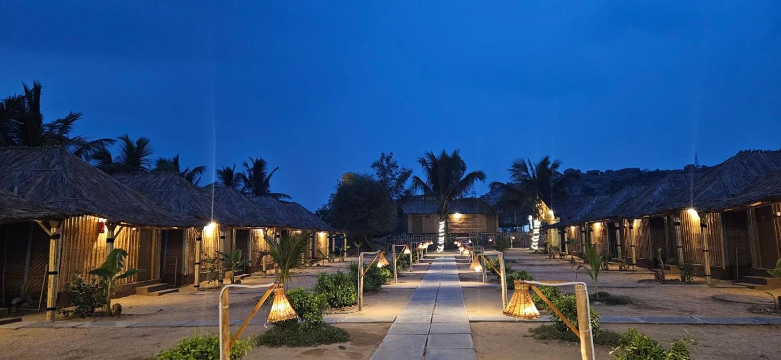 The King On The Rocks Resort ฮัมปี ภายนอก รูปภาพ