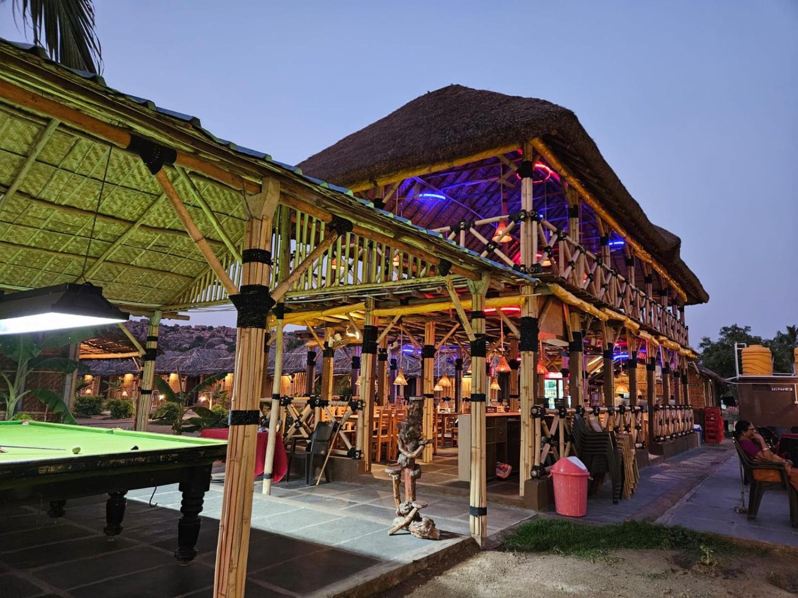 The King On The Rocks Resort ฮัมปี ภายนอก รูปภาพ