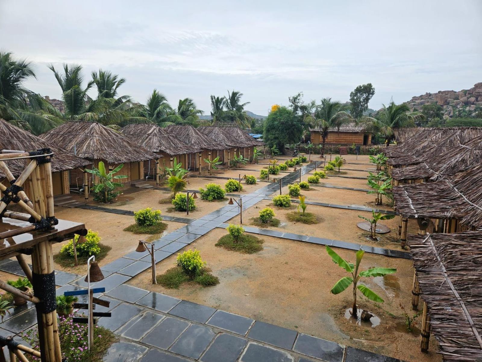 The King On The Rocks Resort ฮัมปี ภายนอก รูปภาพ